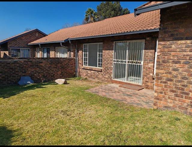 3 BEDROOM SIMPLEX FOR SALE IN KEMPTON PARK EXT 04